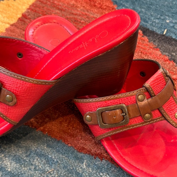 Cole Haan Wedge Sandal with Buckle. Red and Brown Thong. Size 9 B - Picture 5 of 9